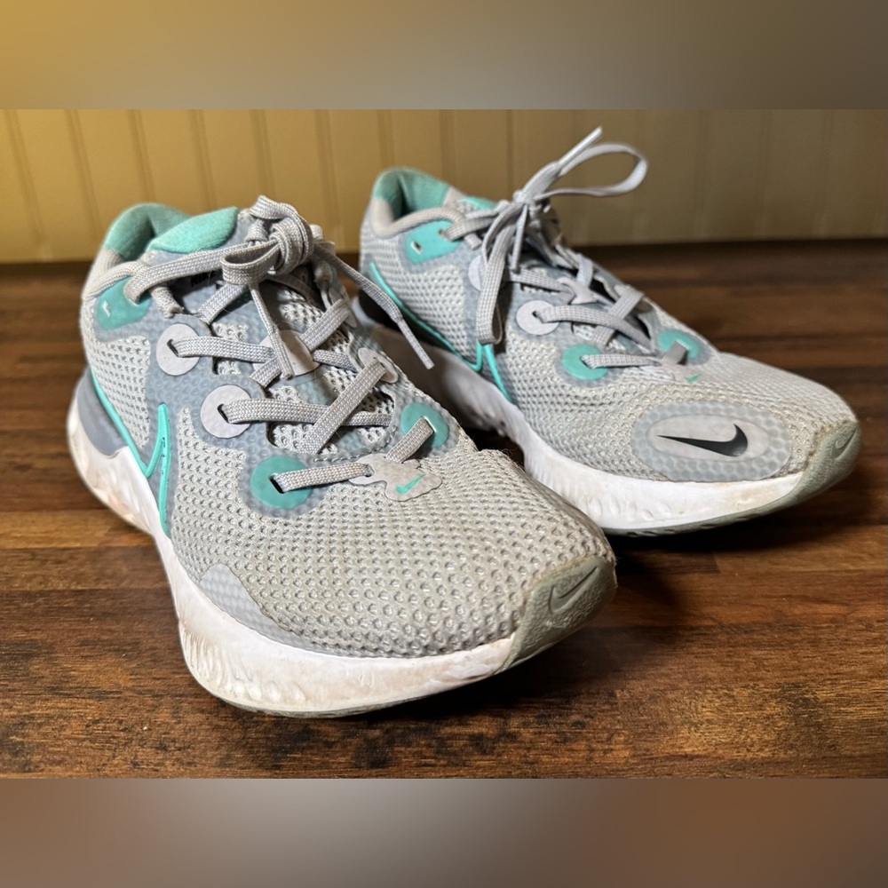 Women's Nike RENEW RUN Shoes Sneakers CK6360-007 Size 8 Sky Gray / Turquoise